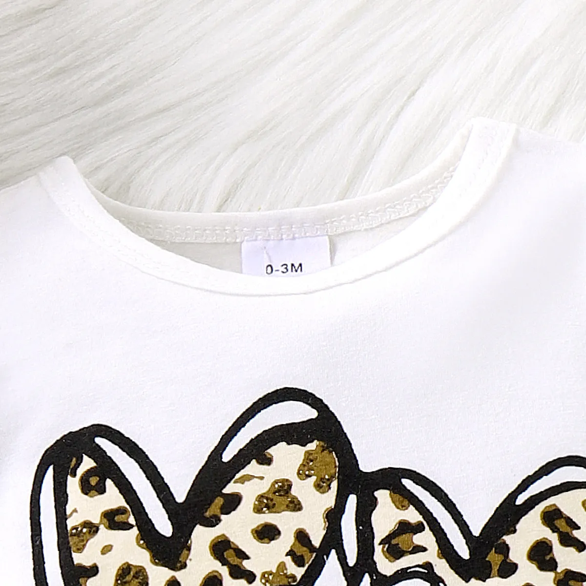 

3pcs Baby Girl Letters & Leopard Heart Print Puff-sleeve Bodysuit & Leopard Flared Pants & Headband Set