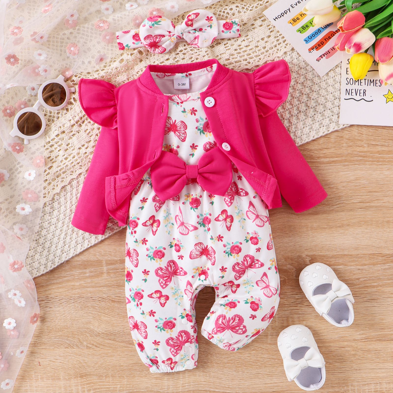 Ensemble De Combinaison Florale Douce Pour Bébé Fille - 3 Pièces Avec Manches Volantes.