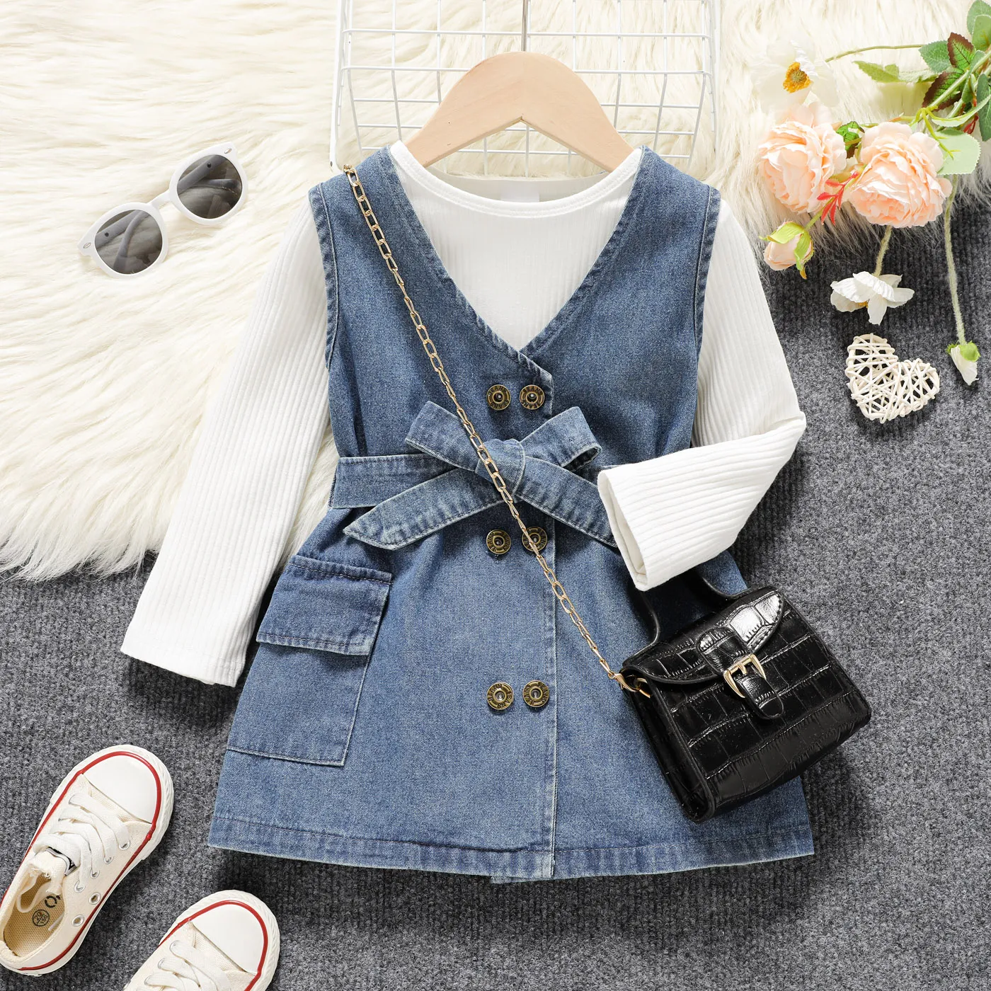 2pcs Kid Girl Avant-garde Solid Color Tshirt and Secret Button Denim Dress Set