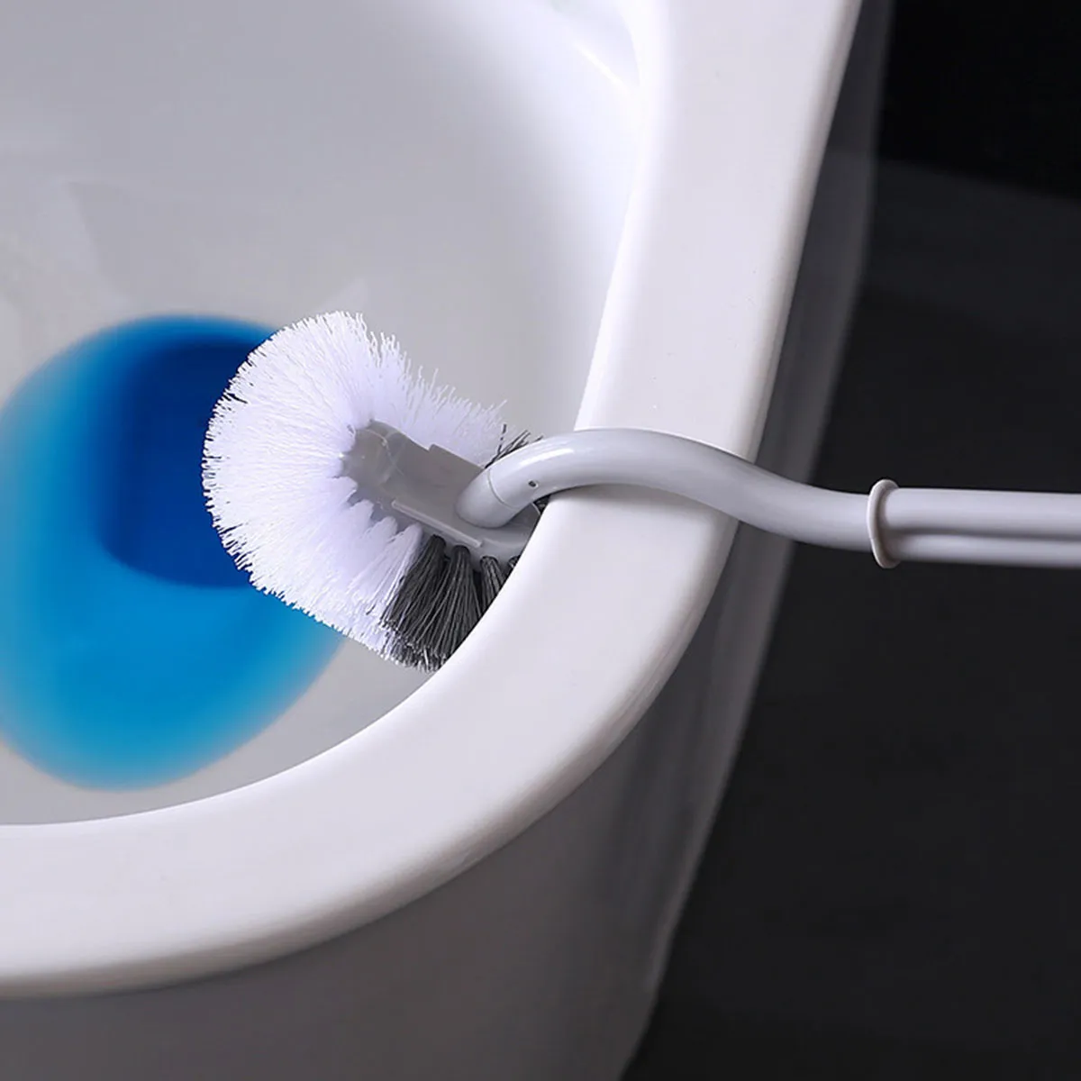 langstielige WC-Bürste für die komplette Reinigung, hängendes Design grau big image 1