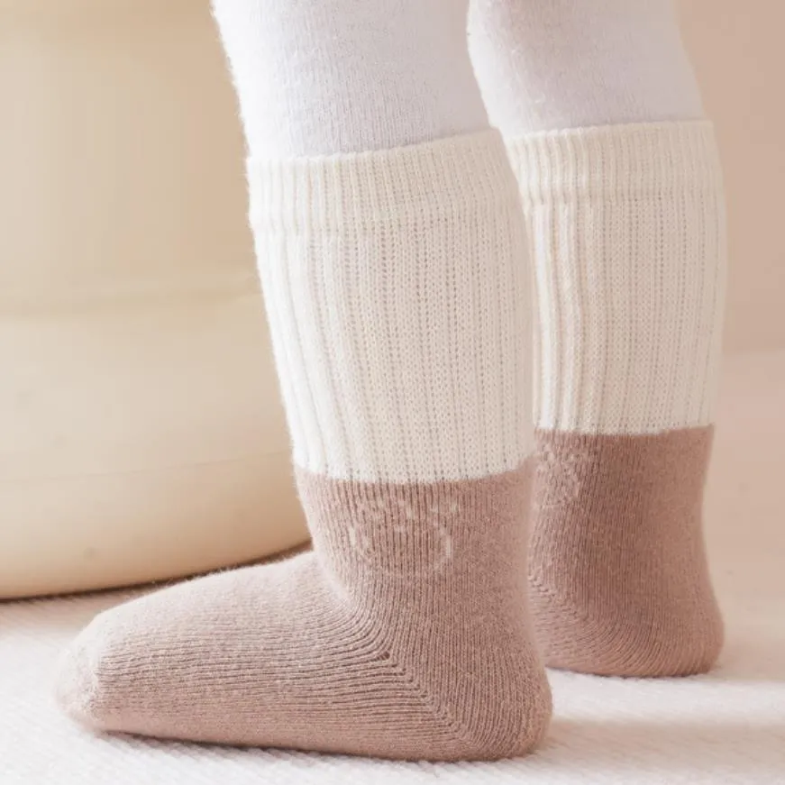 Chaussettes en coton épaissi de type A assorties à la couleur de bébé