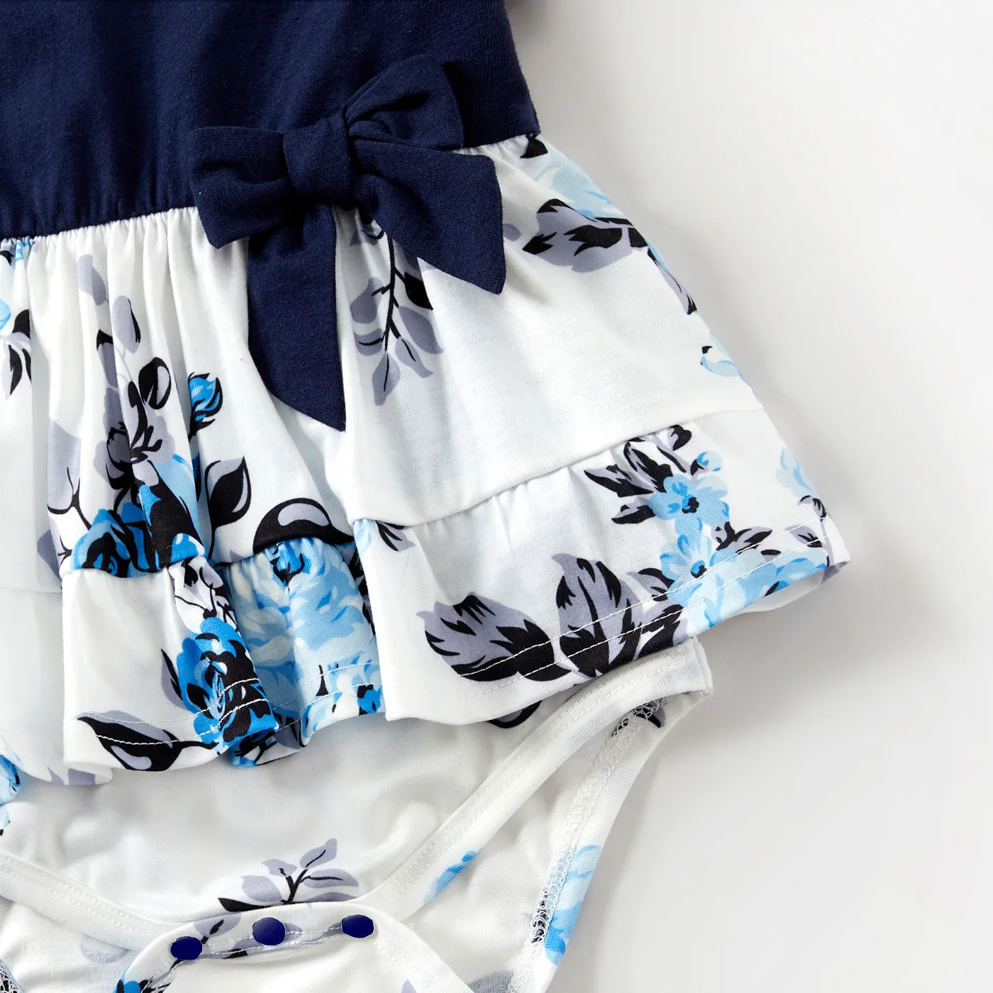 Family Matching 95% Cotton Dark Blue Short-sleeve T-shirts and Floral Print Spliced Dresses Sets DeepSapphireBlue image 3