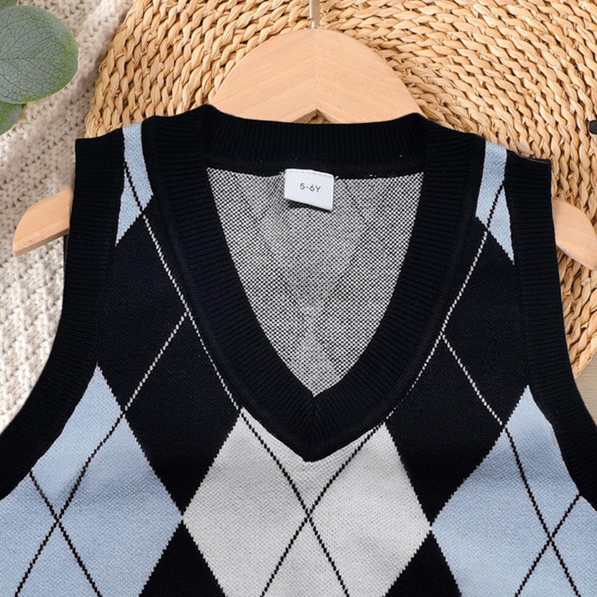Kid Girl Diamond Pattern Knit Sweater Vest