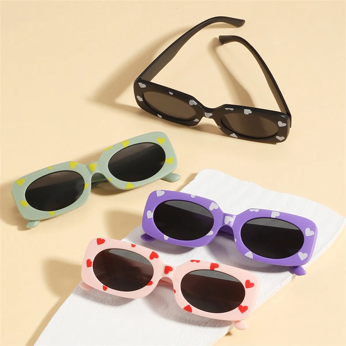 A los niños pequeños les gustan las gafas de sol Love y el estuche para gafas Blanco big image 1