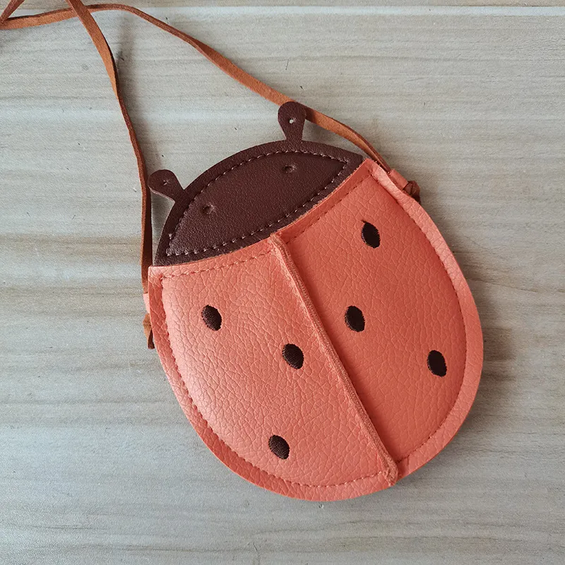 Kids/toddler Childlike Cute shape, soft material, can be a shoulder / diagonal fashion dual-use bag for Children Khaki