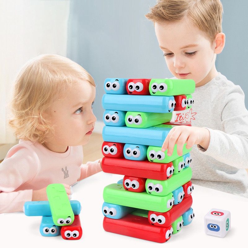 豐富多彩的堆疊遊戲 - 多人互動益智玩具，用於用安全的塑膠材料建造高塔，包括 30 個積木和 1 個骰子