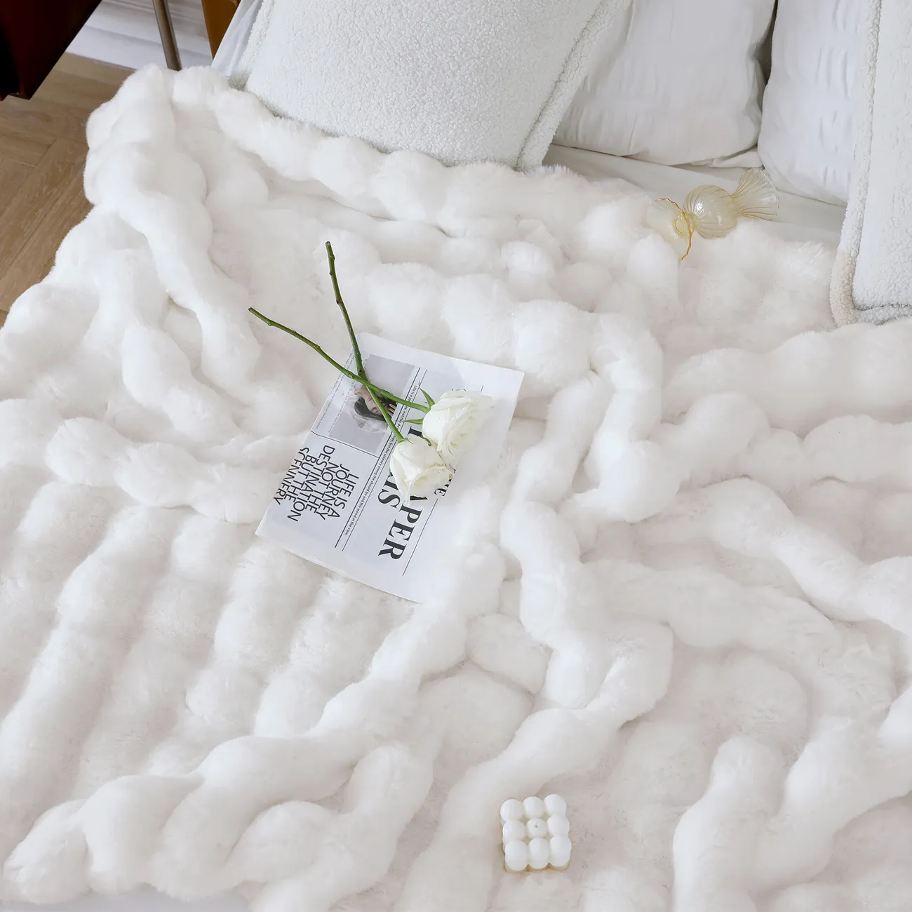 PatPat Dupla Camada de Pelúcia Faux Rabbit Fur Bubble Jacquard Blanket Branco big image 1