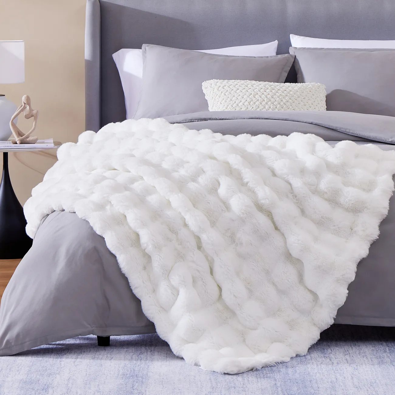 PatPat Double-Layer Plush Faux Rabbit Fur Bubble Jacquard Blanket White big image 1