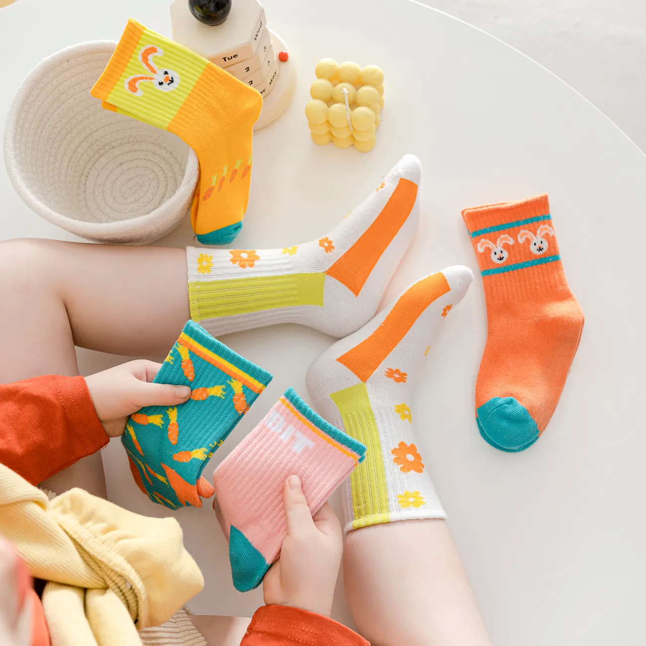 Paquete de 5 calcetines para niños pequeños y medias pantorrillas con patrón de conejo y flores multicolor big image 1