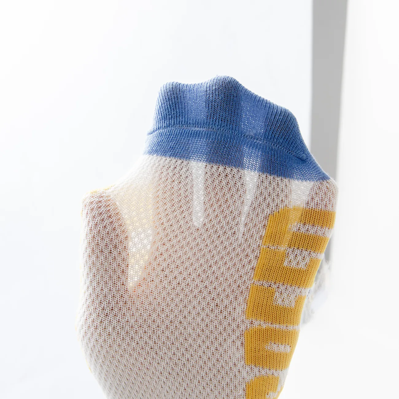 Paquete de 5 calcetines deportivos de malla para niños pequeños y niños con patrón de letras multicolor big image 1