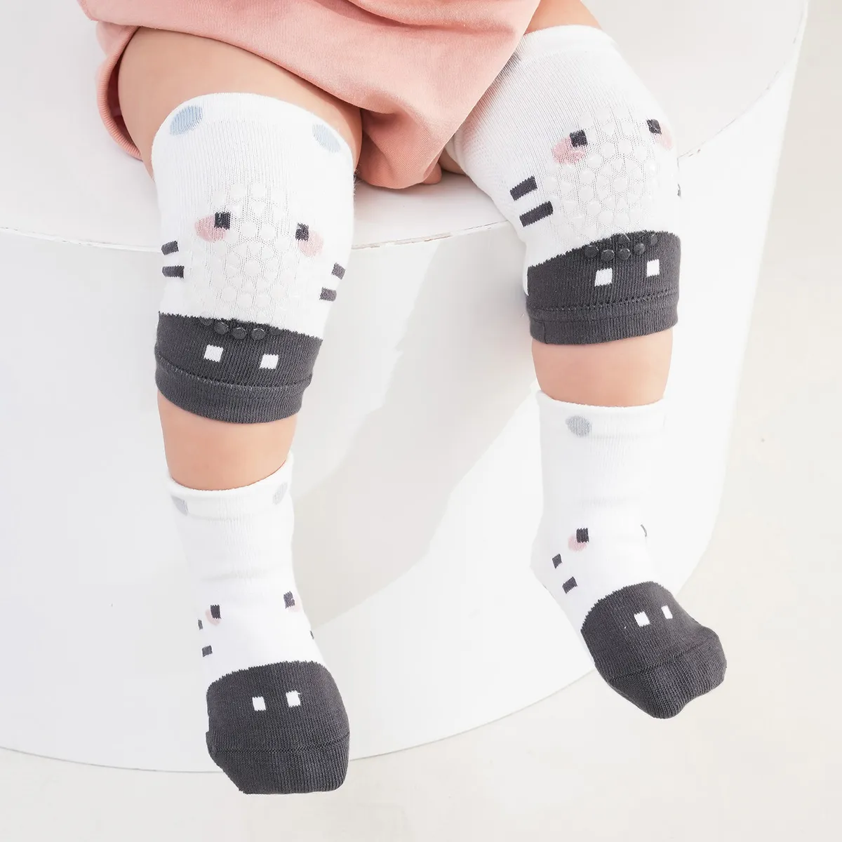 Combed Cotton Anti-Slip Knee Pads for Children with Animal Patterns and Glue Points White big image 1