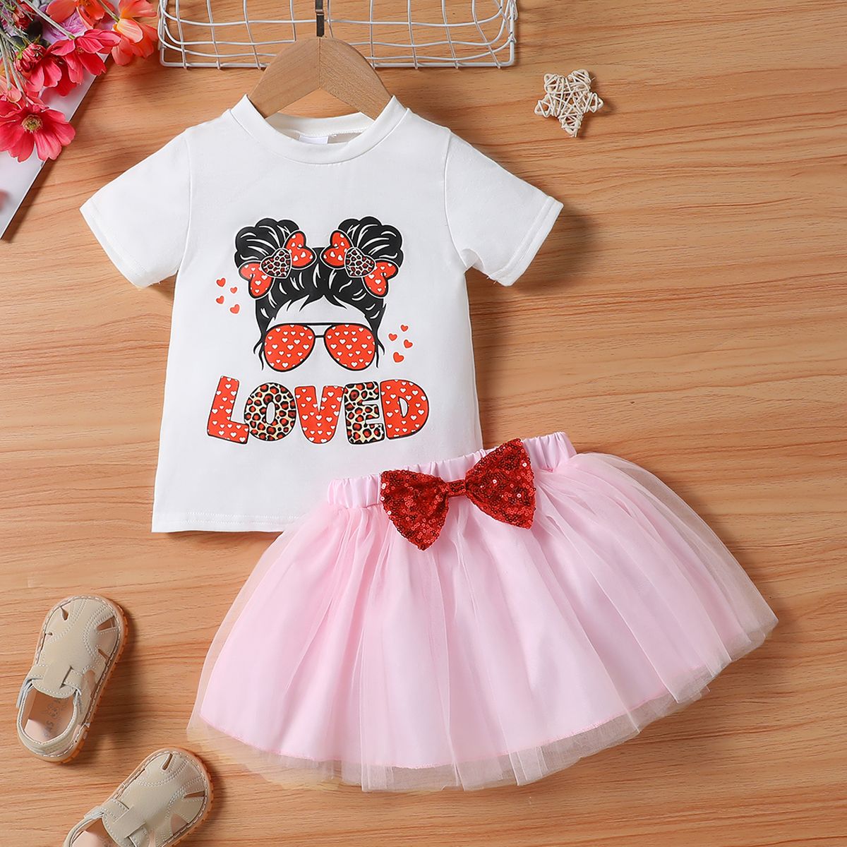 

2pc Toddler Girl's Hyper-Tactile Printed Tee and Mesh Skirt Set