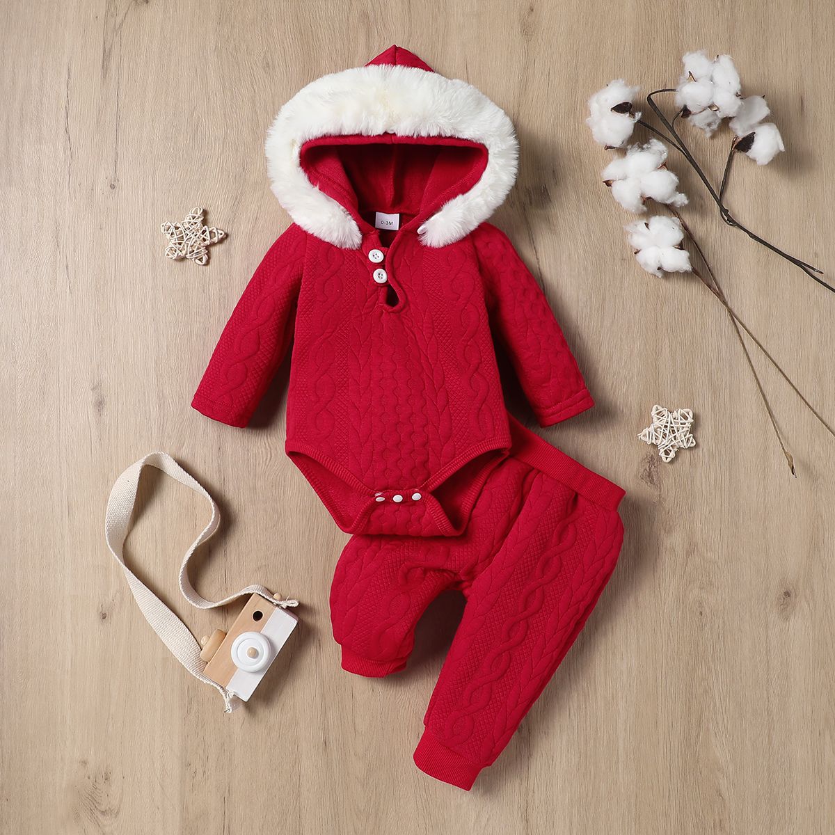 

2pcs Baby Boy/Girl White Imitation Knitting Textured Spliced Faux Fur Hooded Long-sleeve Romper and Pants Set