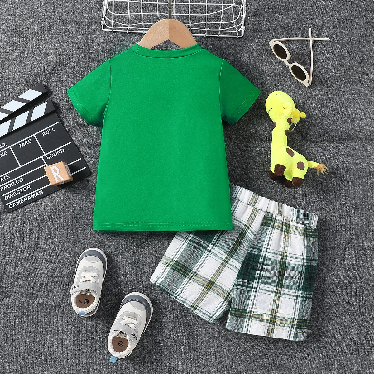 2 pièces Enfant en bas âge Garçon Enfantin Girafe ensembles de t-shirts Vert big image 1