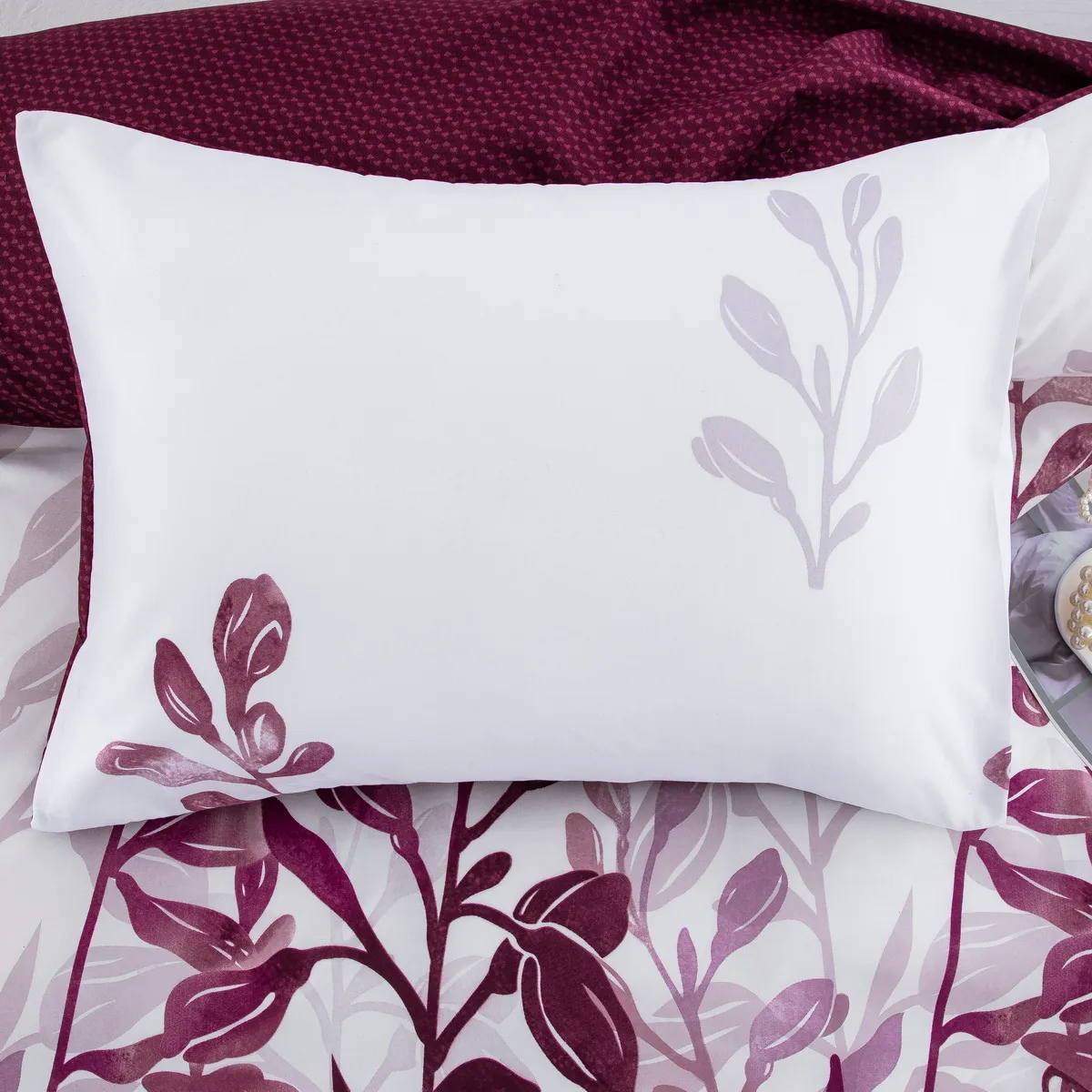 Conjunto de roupa de cama Red Leaf Series - Conjunto de três peças, incluindo uma capa de colcha e duas fronhas vinho vermelho big image 1