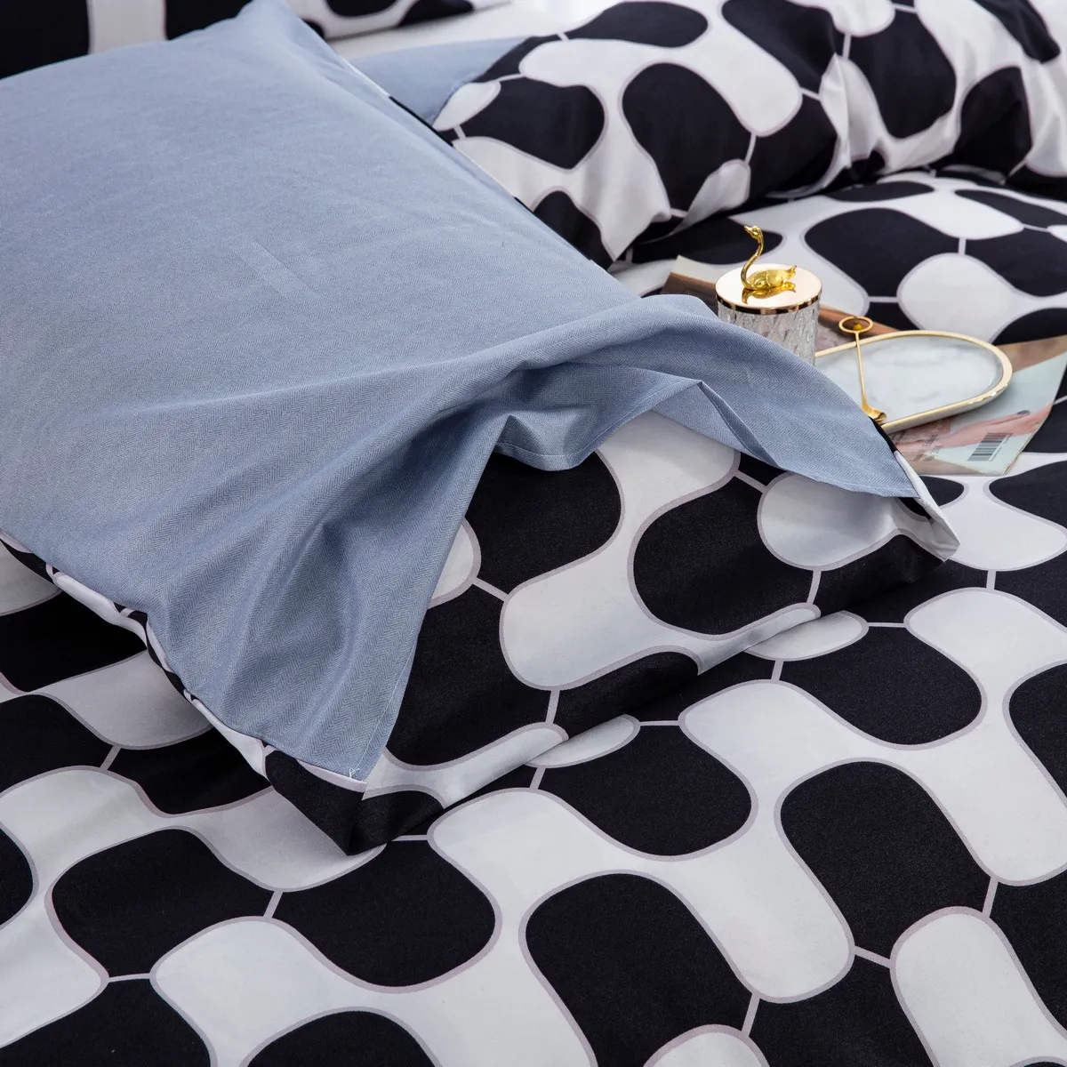 2/3pcs modernes und minimalistisches Cartoon-Bettwäscheset mit geometrischem Muster, einschließlich Bettbezug und Kissenbezügen Schwarz und weiß big image 1
