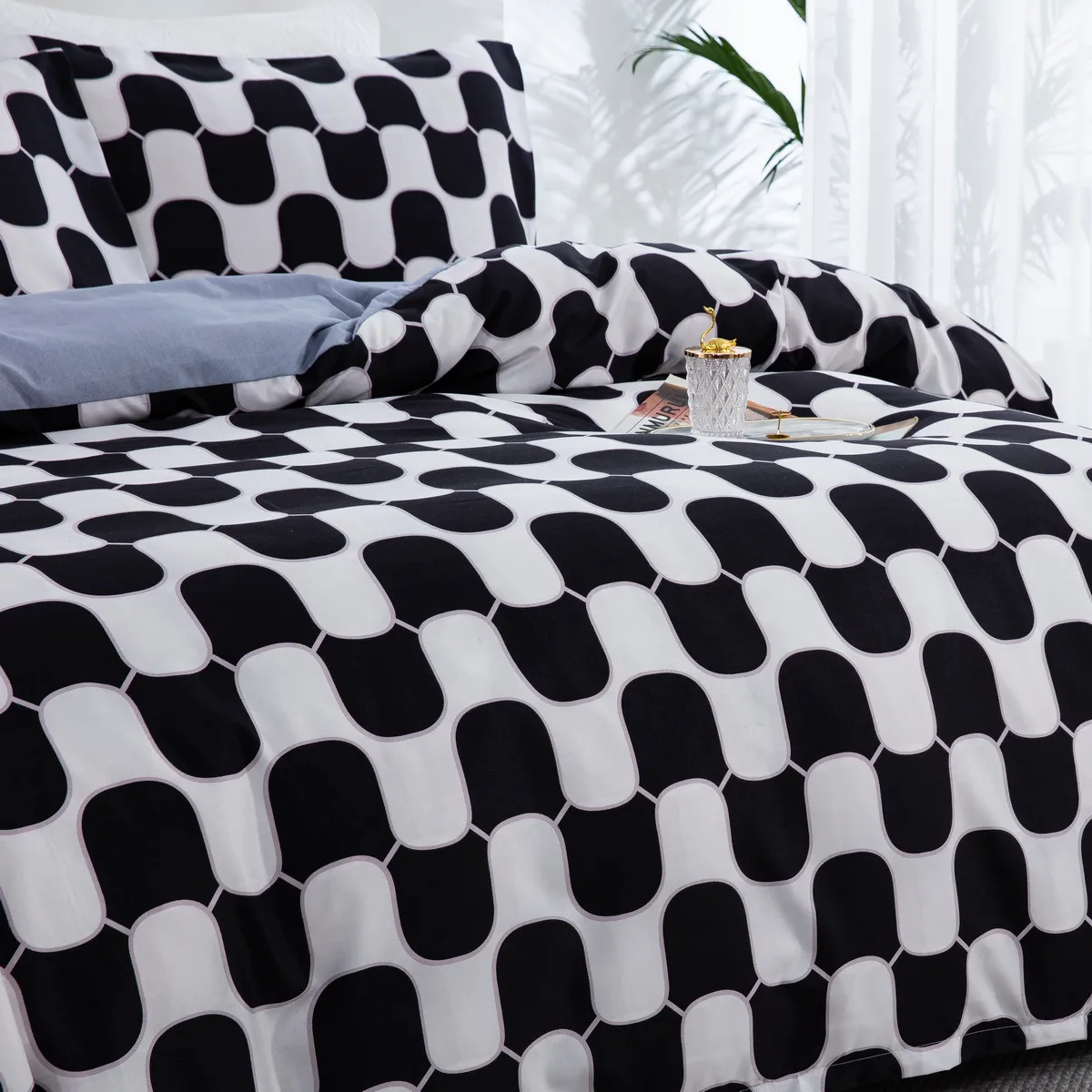 2/3pcs Juego de ropa de cama moderno y minimalista con patrón geométrico de dibujos animados, incluye funda nórdica y fundas de almohada blanco y negro big image 1