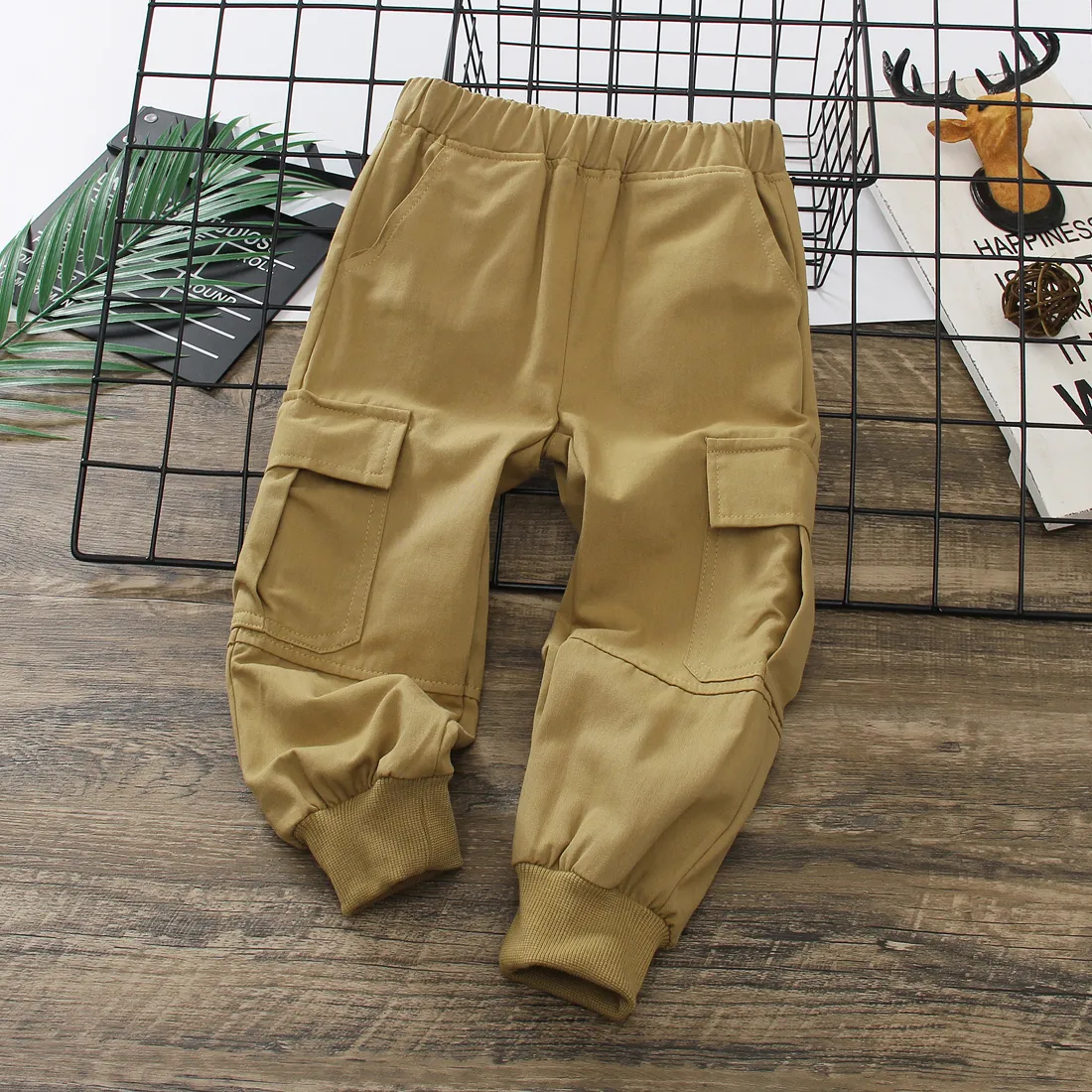 pantalones de color caqui con diseño de bolsillo de moda para niños pequeños Caqui big image 1