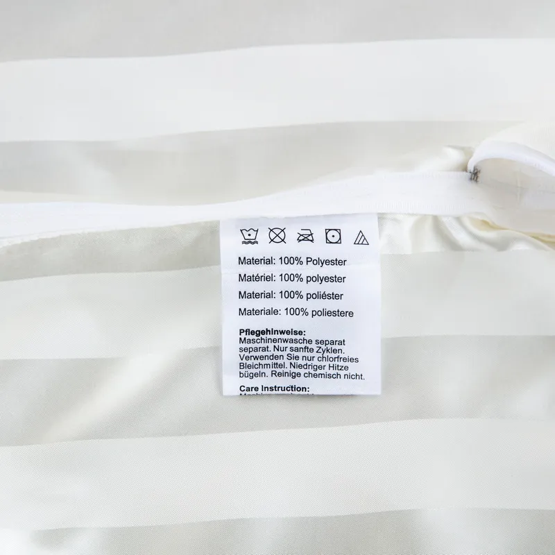 2/3 Stück einfache Satin-gestreifte Polyesterbettwäsche, einschließlich Bettbezug und Kissenbezüge weiß big image 1