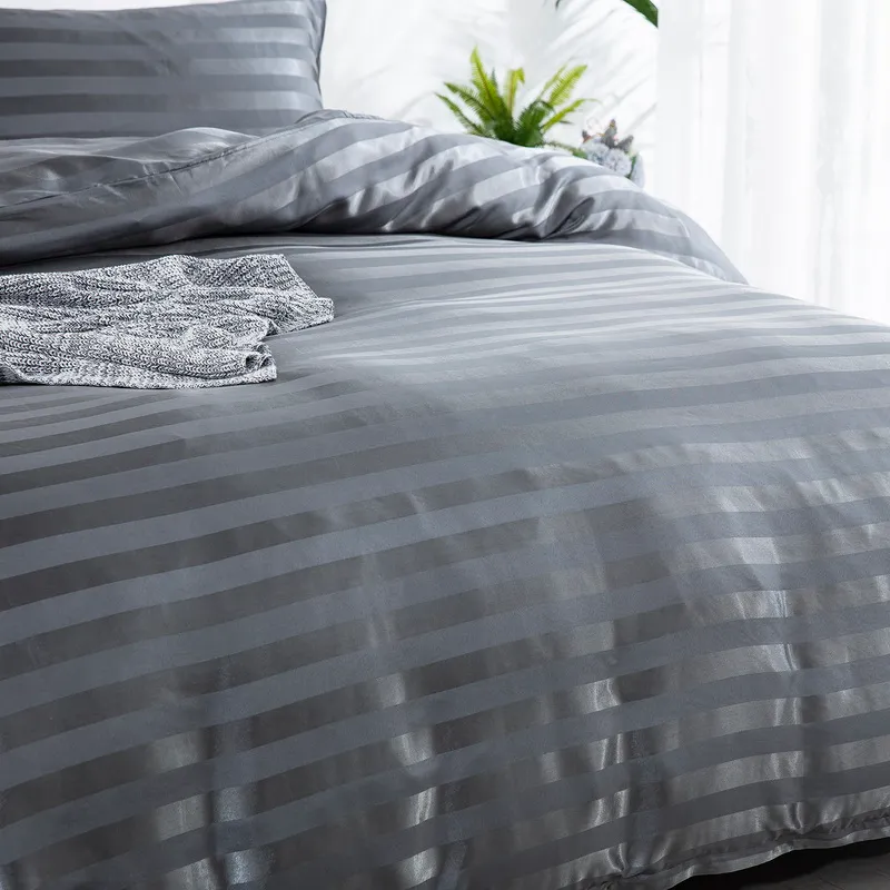2/3 Stück einfache Satin-gestreifte Polyesterbettwäsche, einschließlich Bettbezug und Kissenbezüge grau big image 1