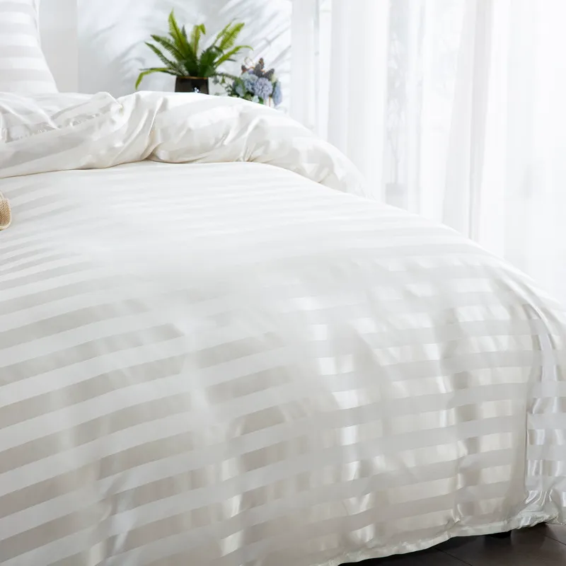 2/3件簡約風格缎麵條紋滌綸床上用品，包括羽絨被套和枕套 白色 big image 1