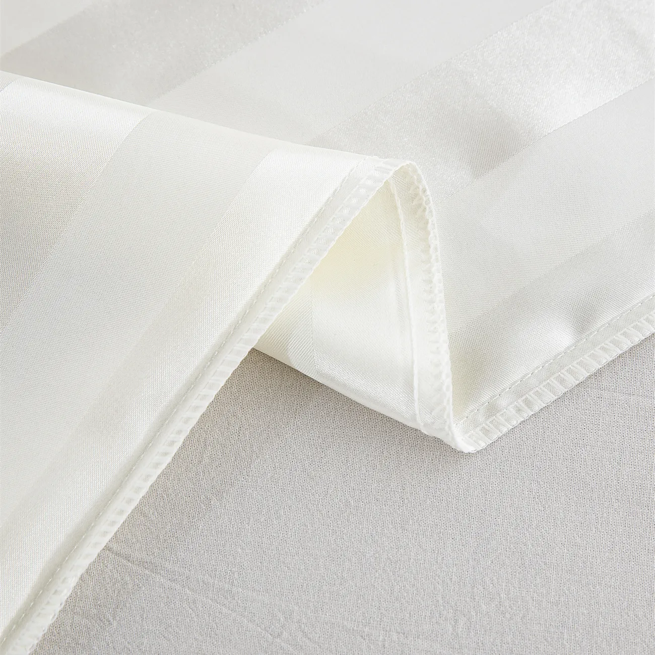 2 件低調豪華實心缎面枕套，有 4 種尺寸用於床上用品 白色 big image 1