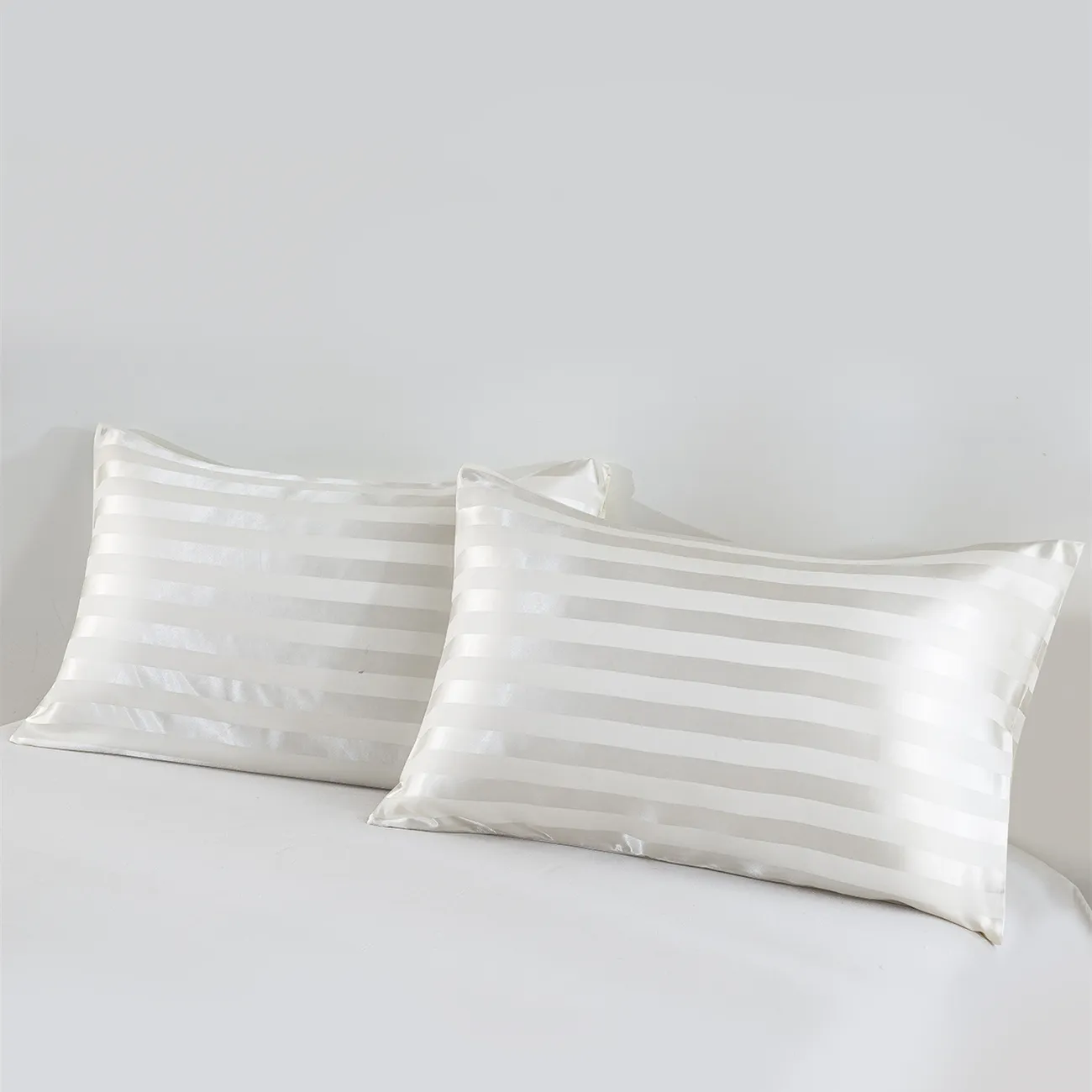 2 件低調豪華實心缎面枕套，有 4 種尺寸用於床上用品 白色 big image 1