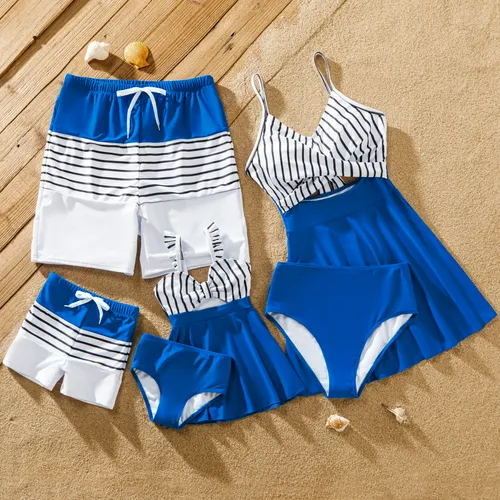 搭配家庭泳衣拼色抽繩泳褲或條紋藍色拼接短袖長褲，正面交叉、系帶和細肩帶
