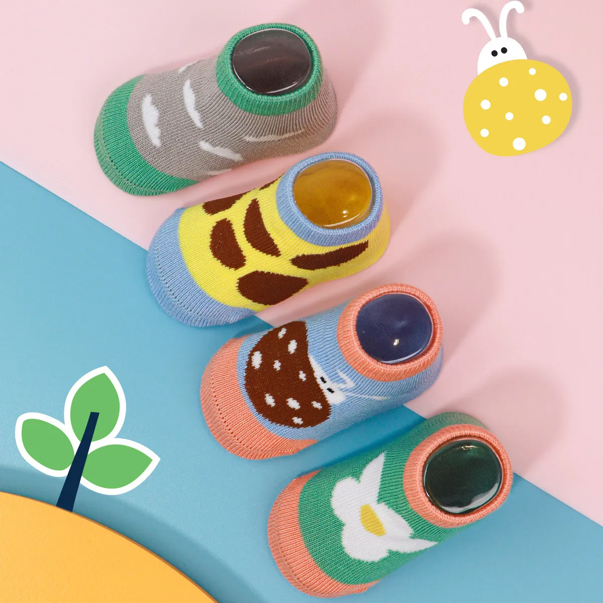 جوارب قصيرة ملونة للأطفال مكونة من 4 عبوات مضادة للانزلاق زاهى الألوان big image 1