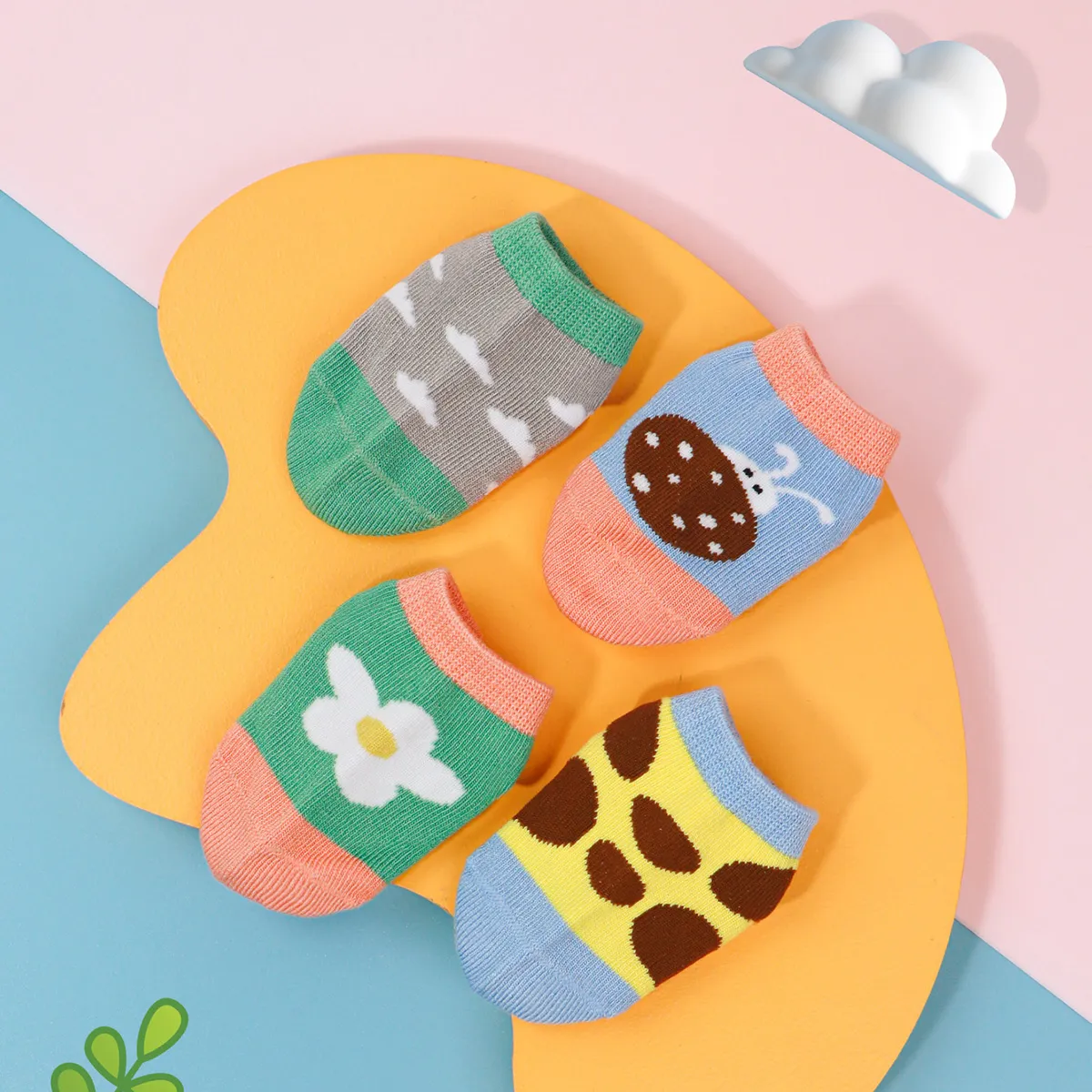 Paquete colorido de 4 calcetines cortos antideslizantes para bebés vistoso big image 1