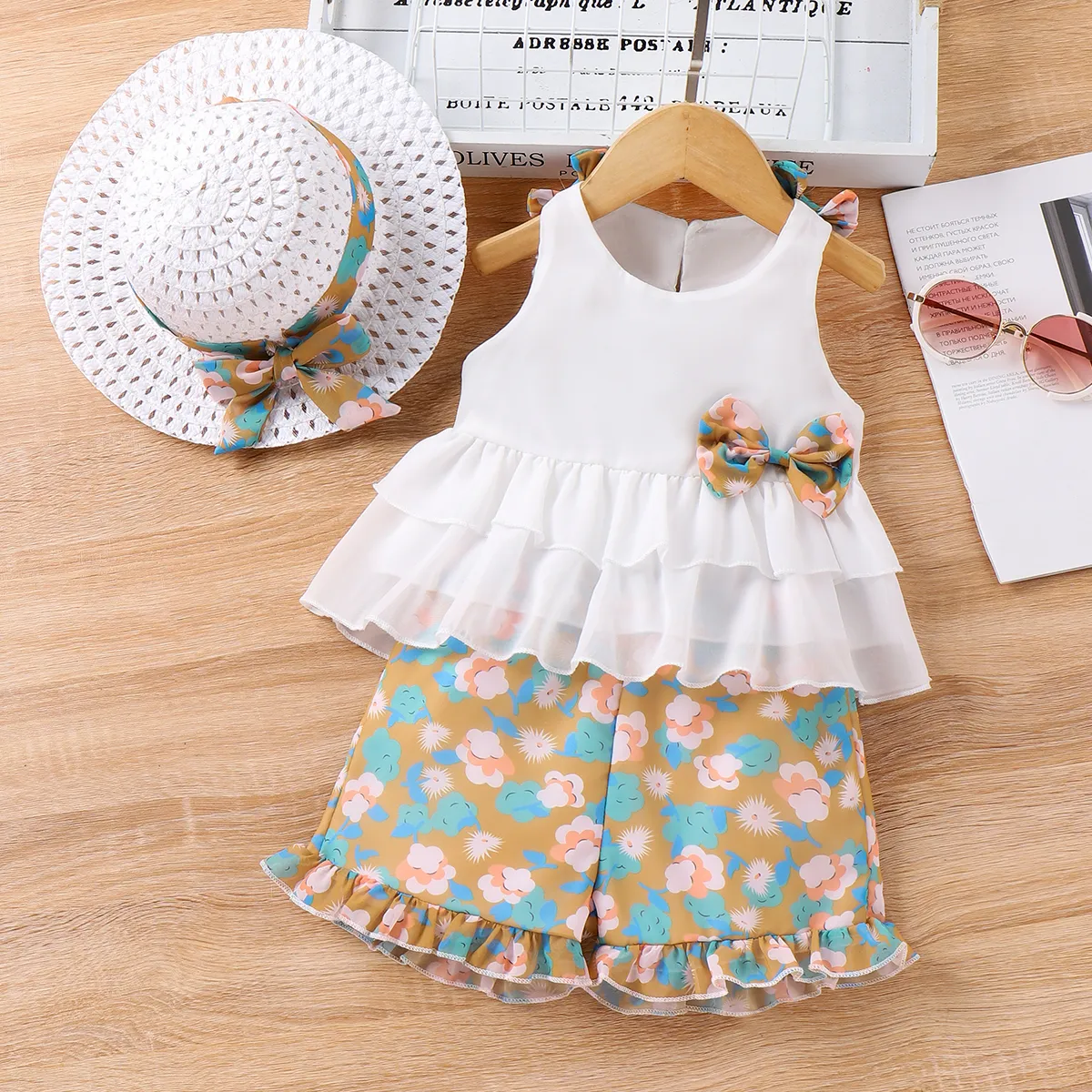 3pcs Toddler Girl Bow Decor Hat & Layered Ruffled Tank Top & Floral Print Shorts Set
