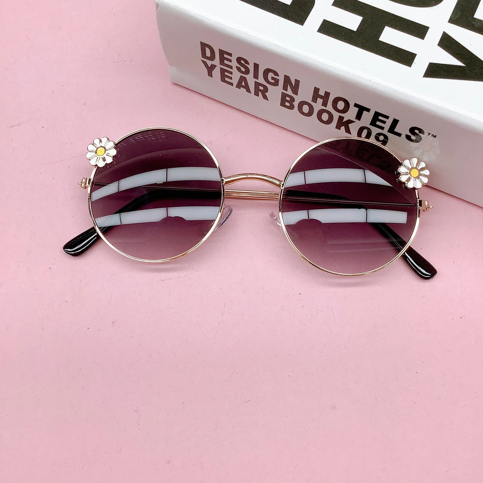 

Toddler/kids Girl Sweet Style Daisy Flower Accent Sunglasses