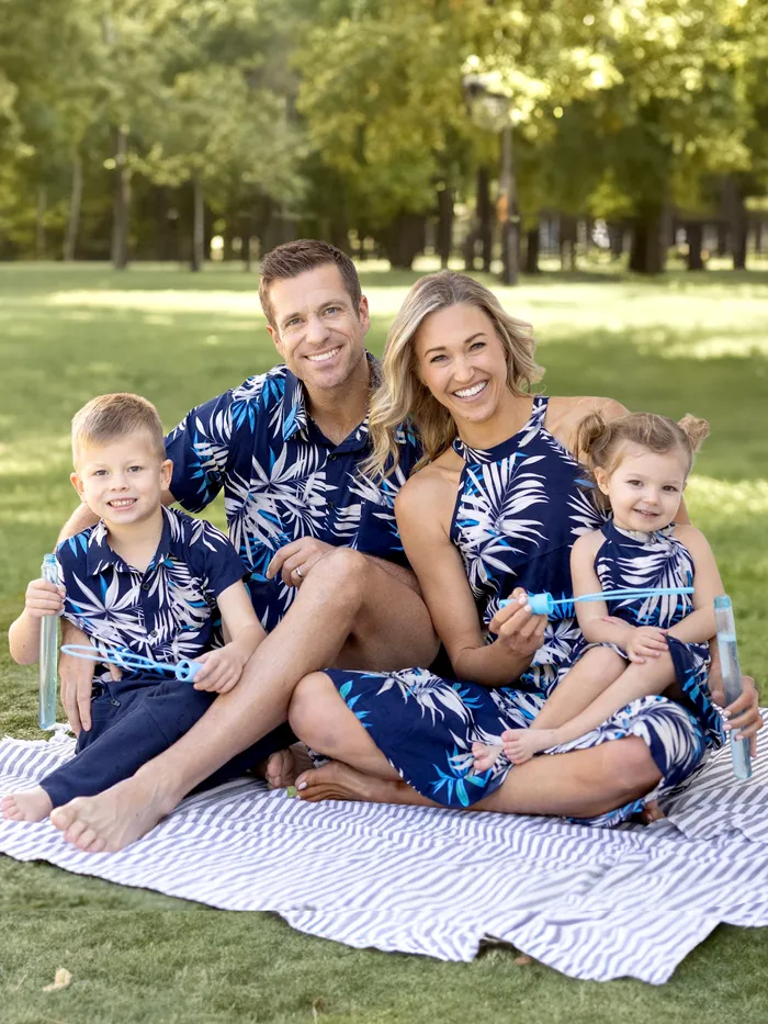 الأسرة مطابقة ورقة طباعة قميص الشاطئ وارتفاع الرقبة الرسن A-Line ماكسي اللباس مجموعات