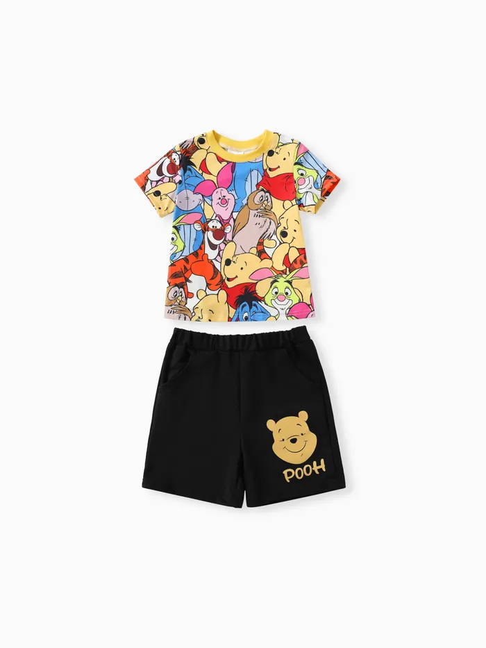 Disney Winnie l’ourson Toddler Boys 2pcs Naia™ Character All-over Print Tee avec Short Taille Élastique Ensemble