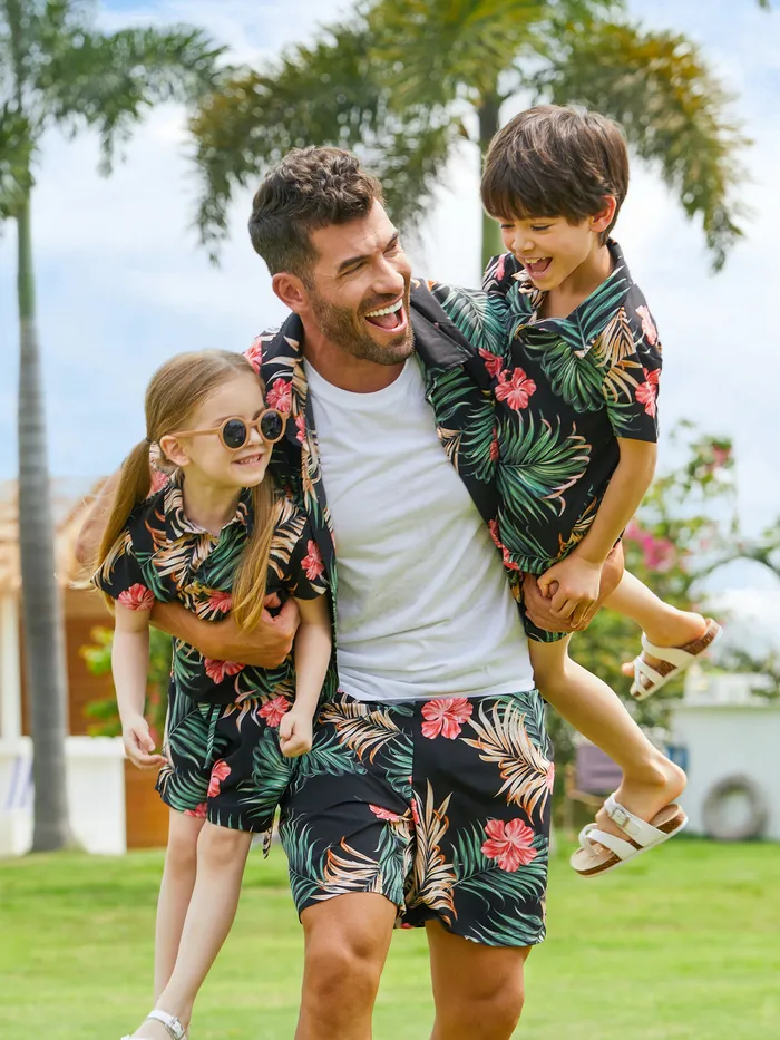 家庭配套套裝熱帶花卉和葉子印花沙灘襯衫和抽繩短褲帶口袋
