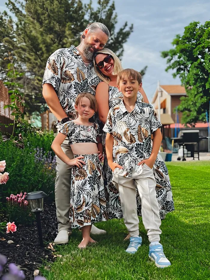 Famille assortie ensembles feuille motif chemise de plage ou cravate noeud avant élastique taille co-ord ensembles