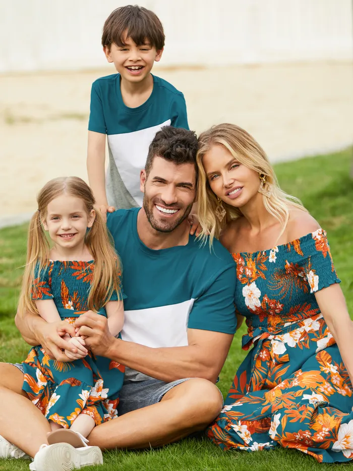 Família combinando camiseta de bloco de cores e conjuntos de vestidos florais Shirred Ruffle Hem