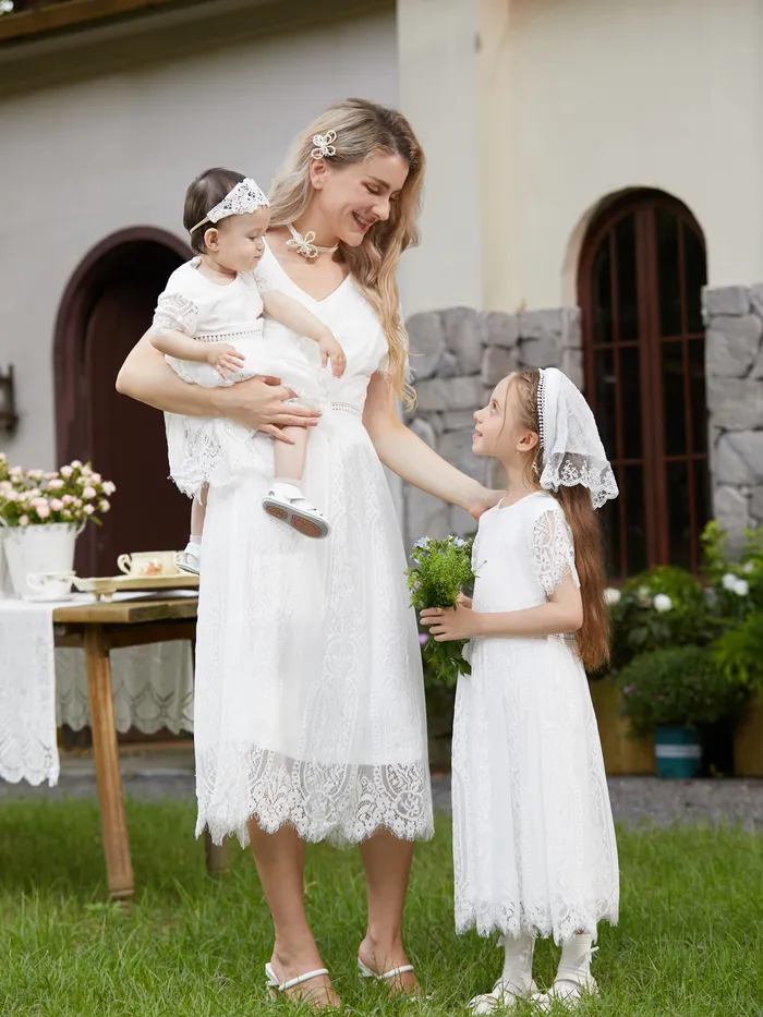 Mamãe e eu branco elegante renda design vestido mangas curtas 