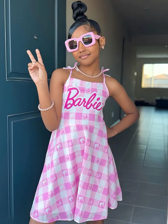 Barbie Mommy e Me Pink Plaid com Logo Print Dress
