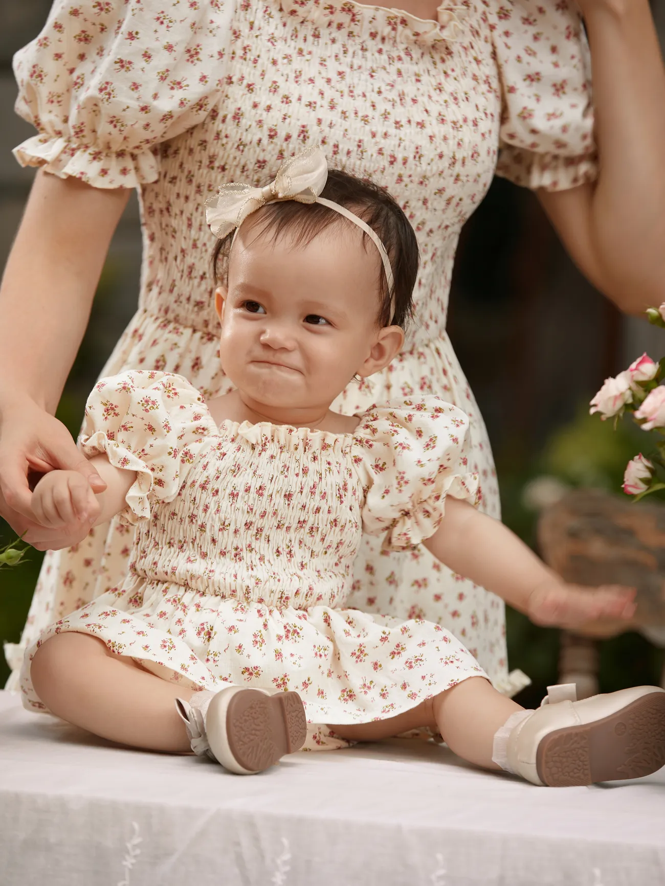 

Mommy and Me Ditsy Floral Shirred Bodice Tiered Ruffle Trim Dress