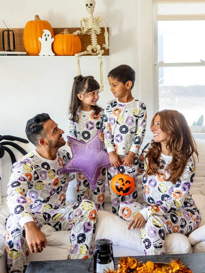 Halloween-Familie Passende Allover-Spooky Donuts Muster Taschen Pyjama-Sets (schwer entflammbar)