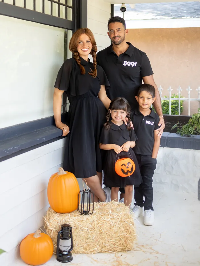 Halloween-Familien-Sets Schwarzes Poloshirt mit Boo-Print oder A-Linien-/Tüllträger-Kleid-Set mit Cape