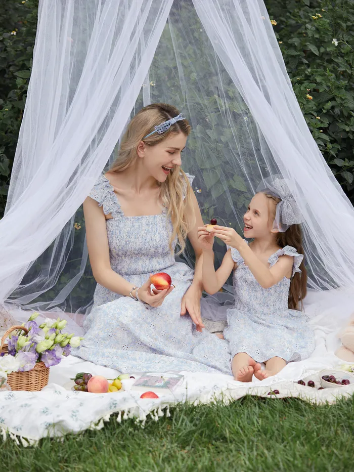 Mamma e me Ditsy fiore floreale collo quadrato arricciato corpetto cinturino vestito a più livelli 