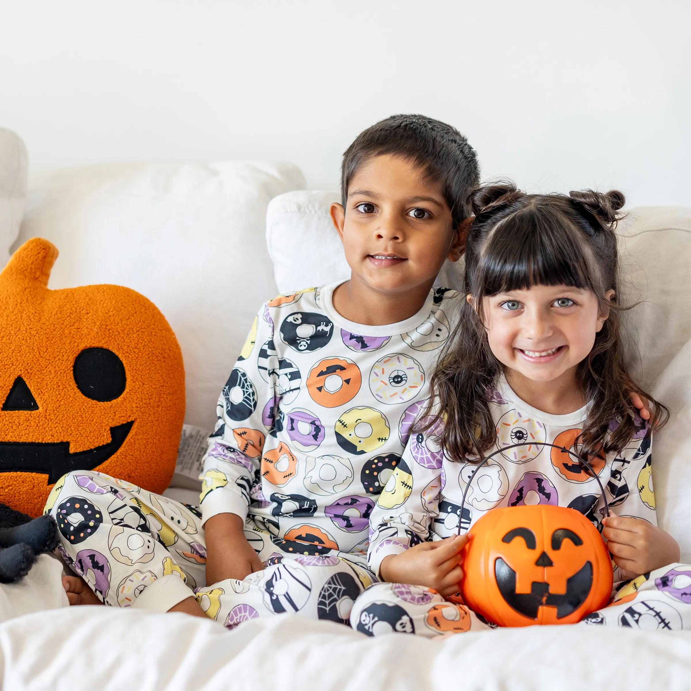 

Halloween Family Matching Allover Spooky Donuts Pattern Pockets Pajamas Sets