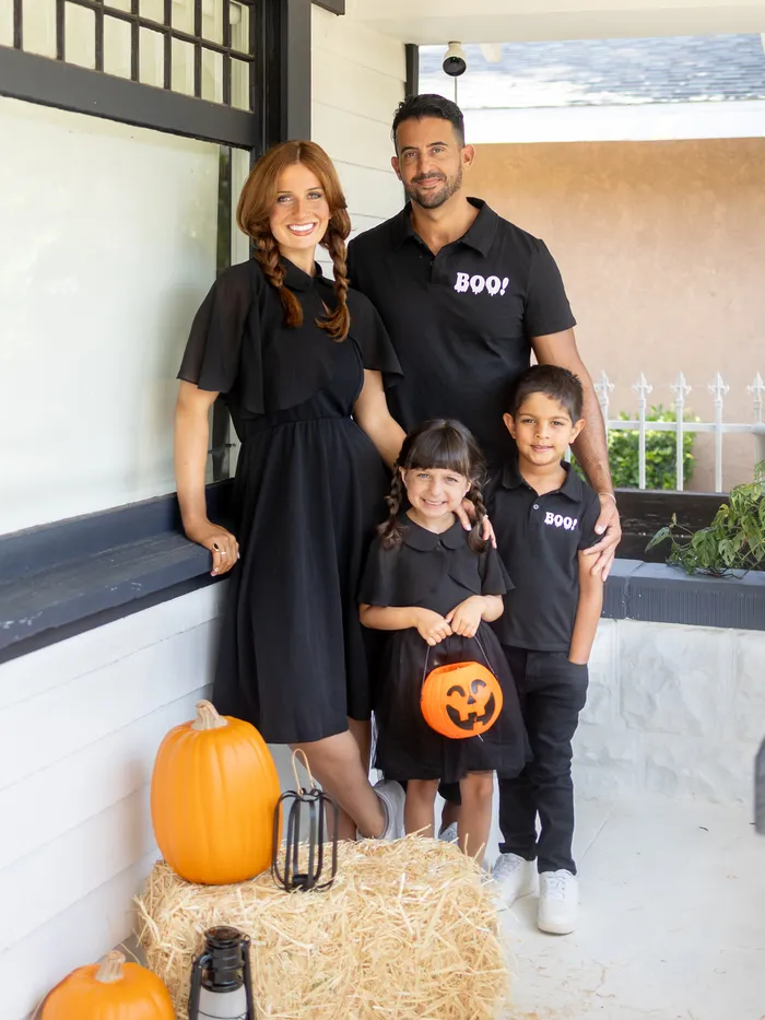 Conjuntos a juego de la familia de Halloween Polo negro con estampado de boo o conjunto de vestido de tirantes de tul / línea A con capa