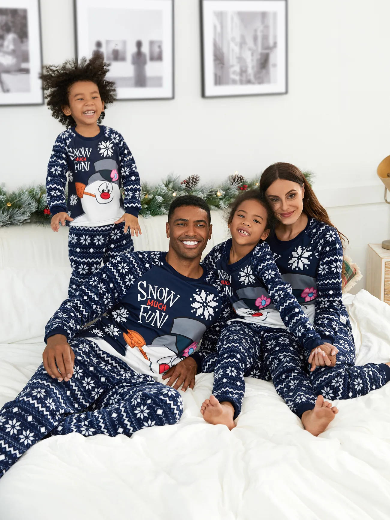 Frosty The Snowman Pajamas - Christmas PJs Fleece with Snowflake Print (Raglan Sleeve)