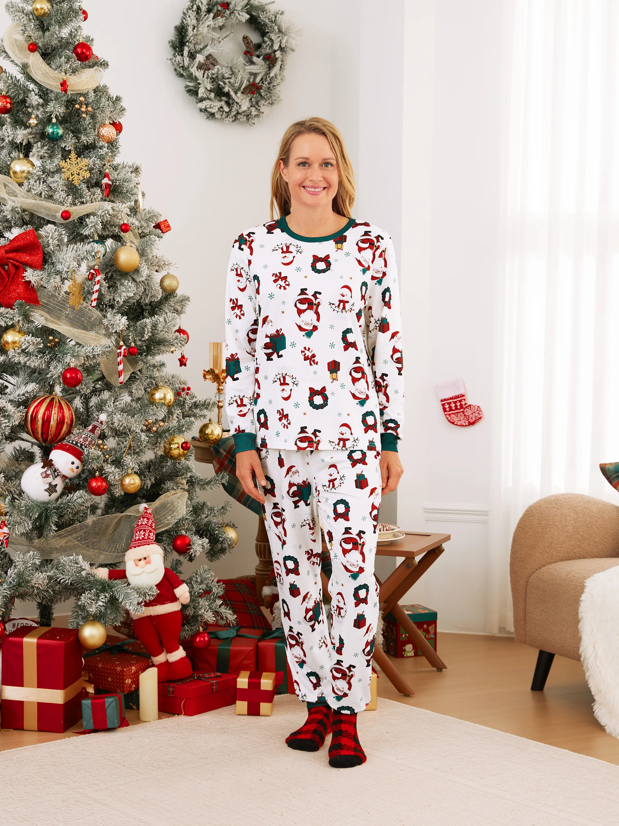 

Christmas Family Matching Santa & Wreaths Print Long-sleeve Pajamas Sets