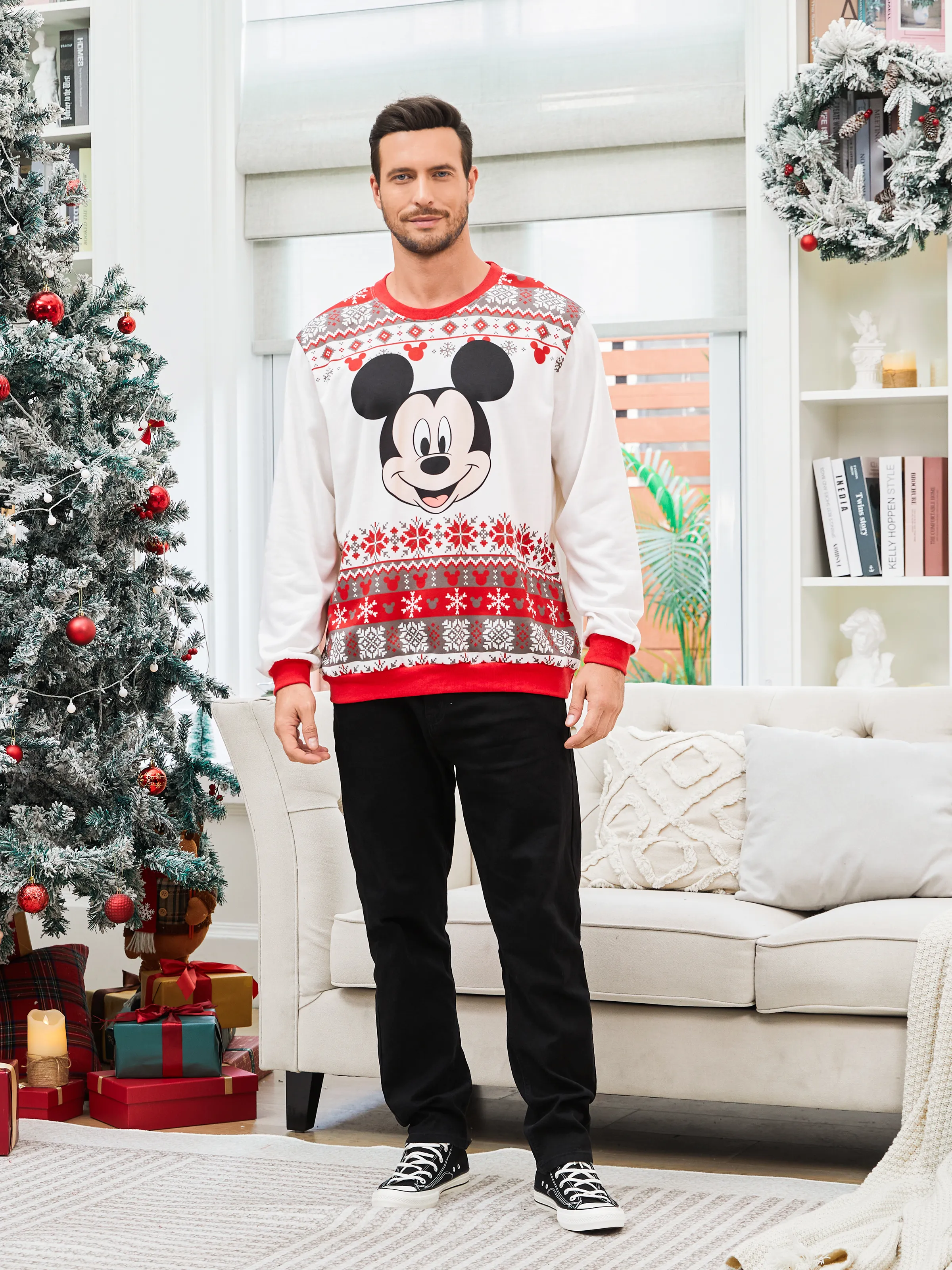 

Disney Mickey and Friends Family matching Christmas Print Long-sleeve Sweatshirt