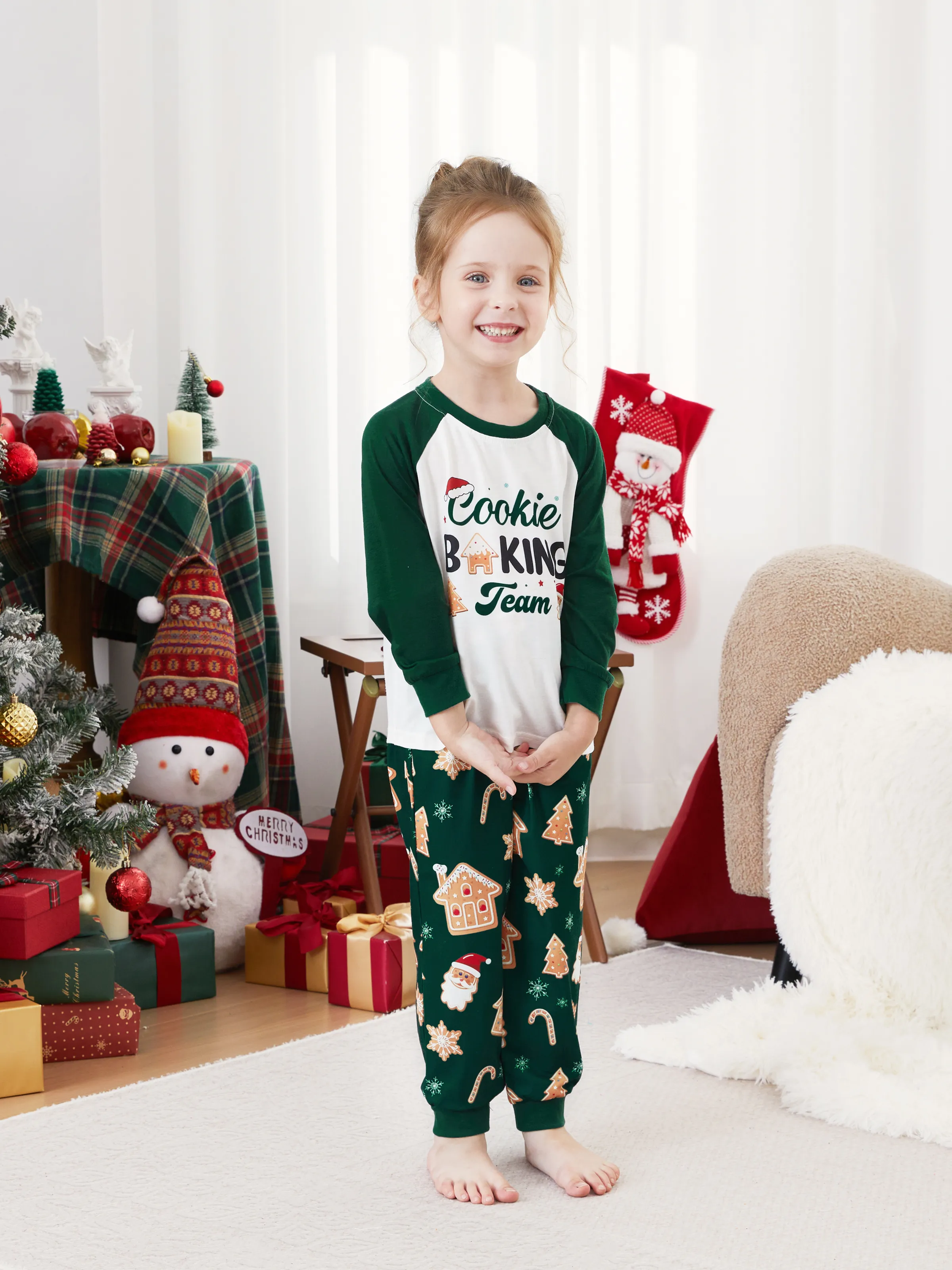 

Christmas Family Matching Raglan Sleeves Gingerbread House Pattern Pajamas Sets with Drawstring and Pockets (Flame Resistant)