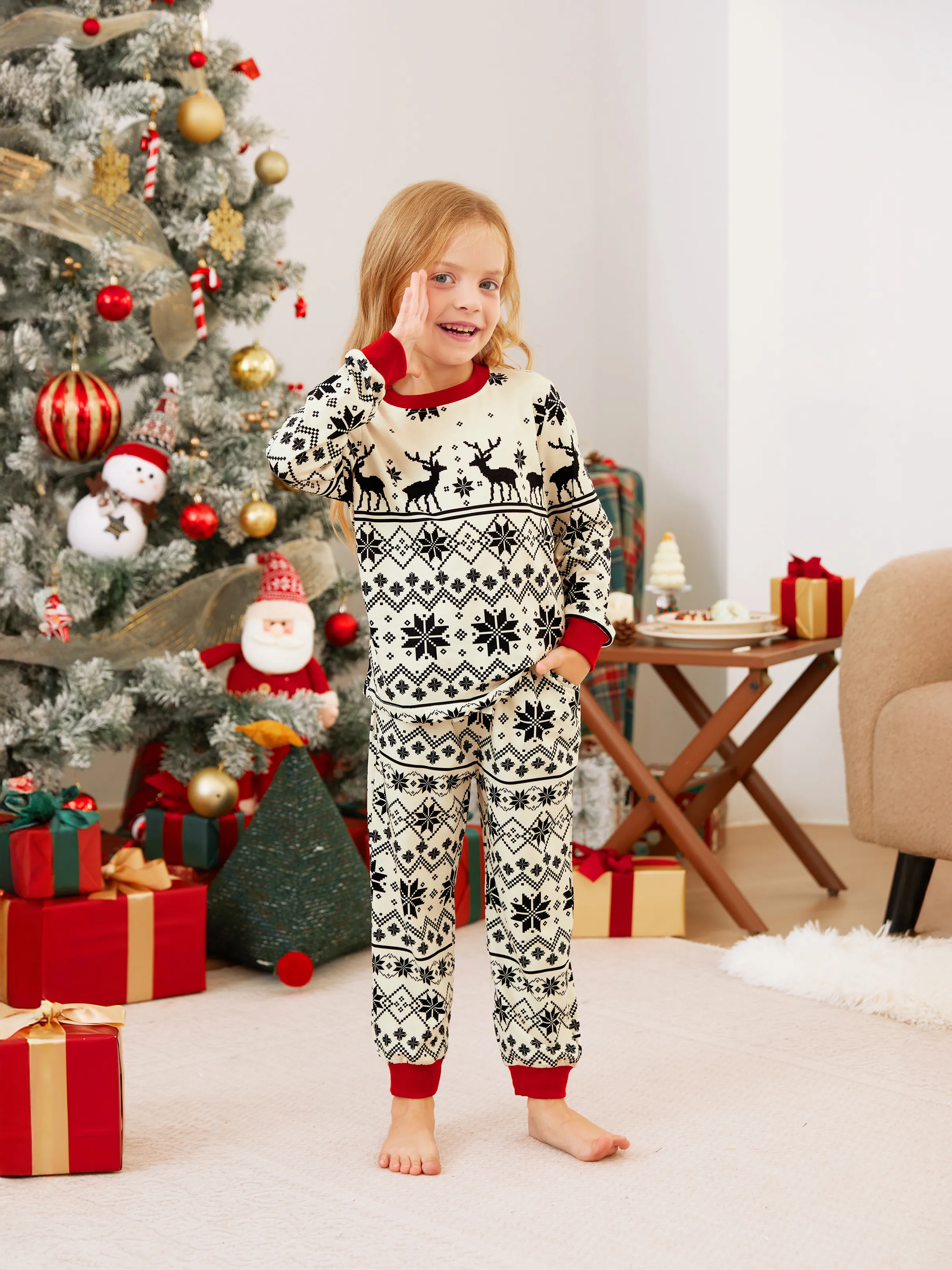 

Christmas Family Matching Snowflake/Reindeer Pattern Pajamas Sets with Pockets and Drawstring